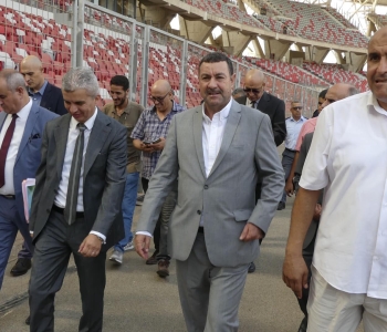 Le wali d'Oran inspecte le stade olympique ‘’Hedfi Miloud’’ le 18/09/2022
